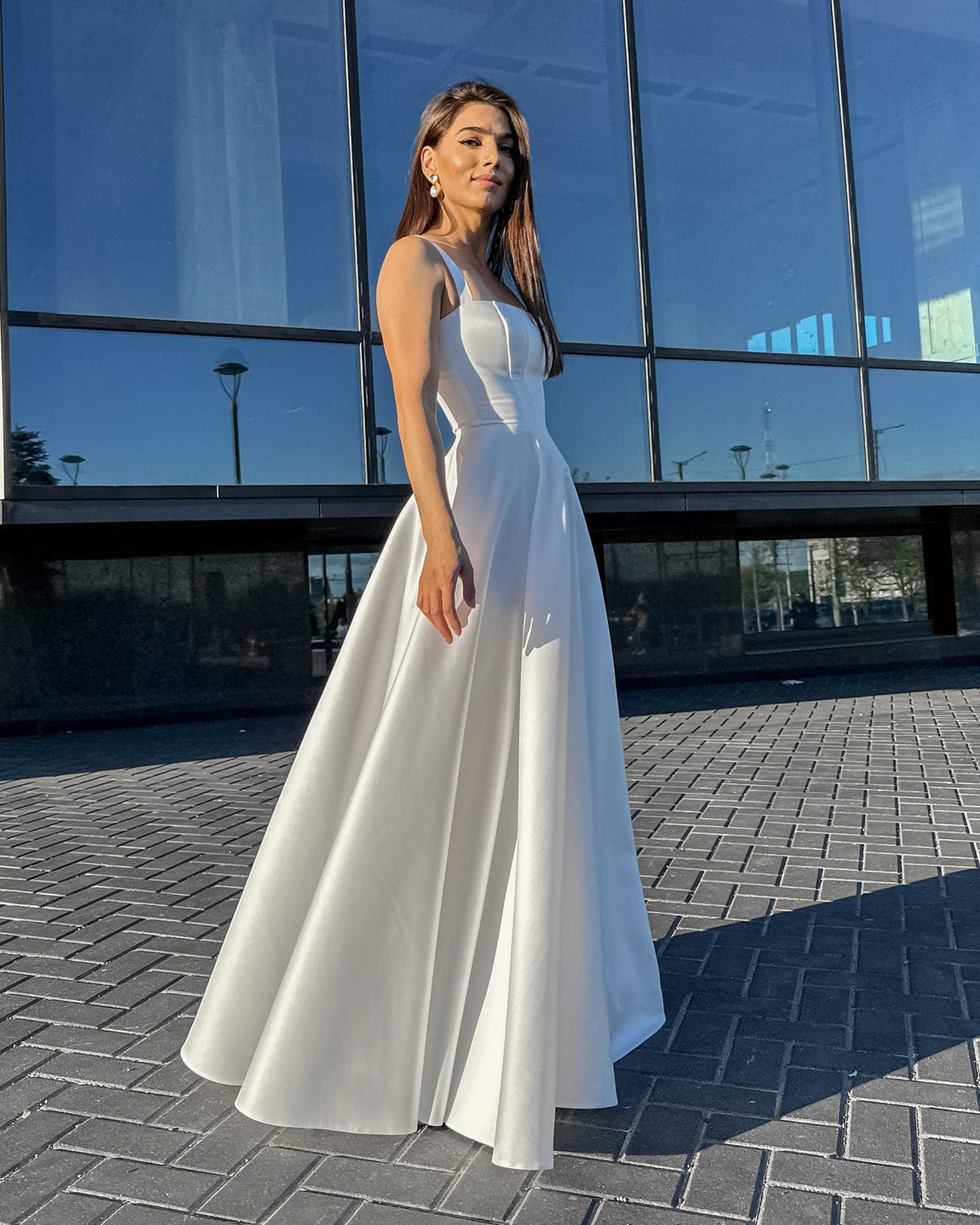 DESIRE, rochie de mireasă cu fustă lungă și șliț lateral