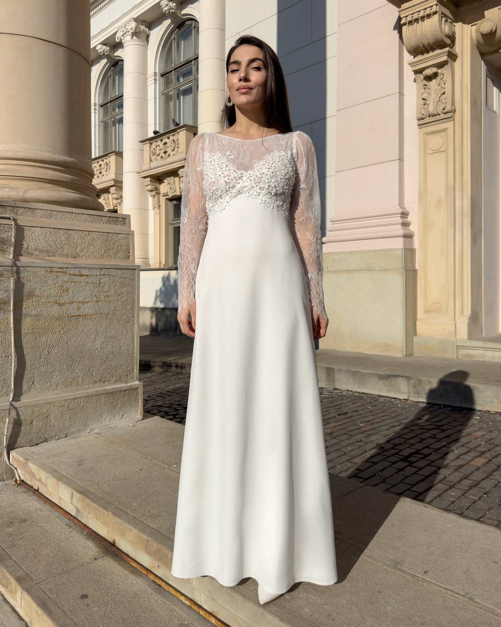Elegantes Brautkleid mit Spitzenärmeln