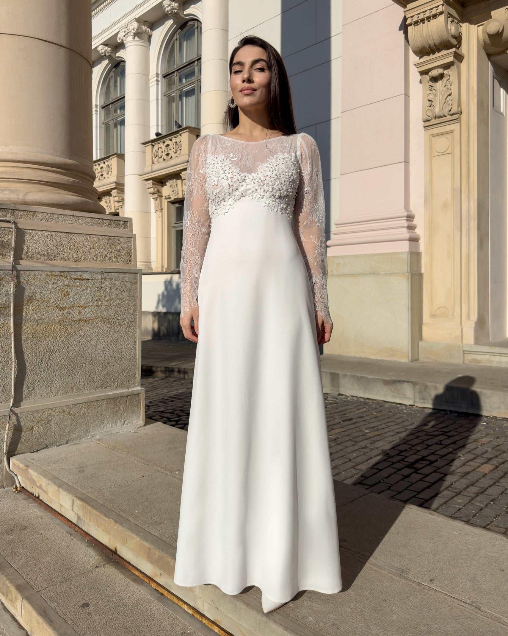 Elegantes Brautkleid mit Spitzenärmeln