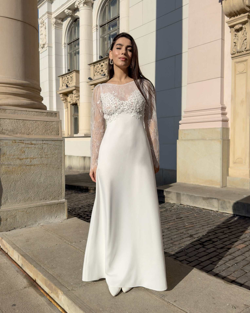 Elegantes Brautkleid mit Spitzenärmeln