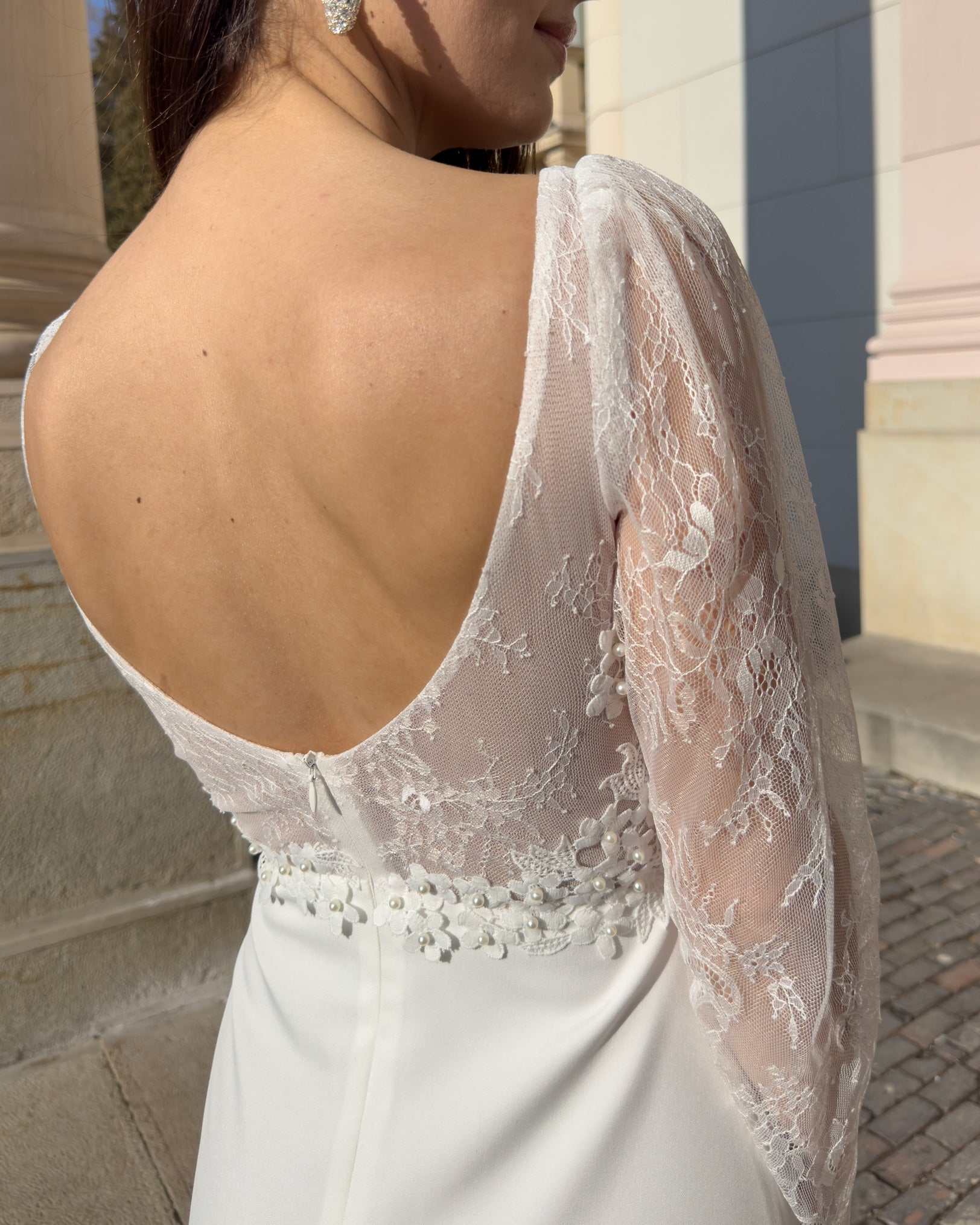 Elegantes Brautkleid mit Spitzenärmeln