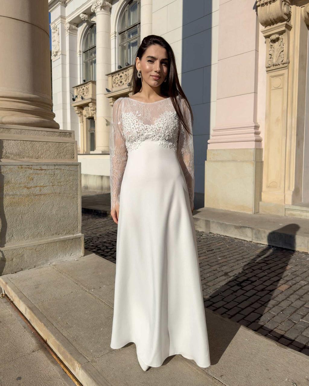 Rochie de mireasă ADELE LARIÉTTE din crep, cu mâneci lungi din dantelă