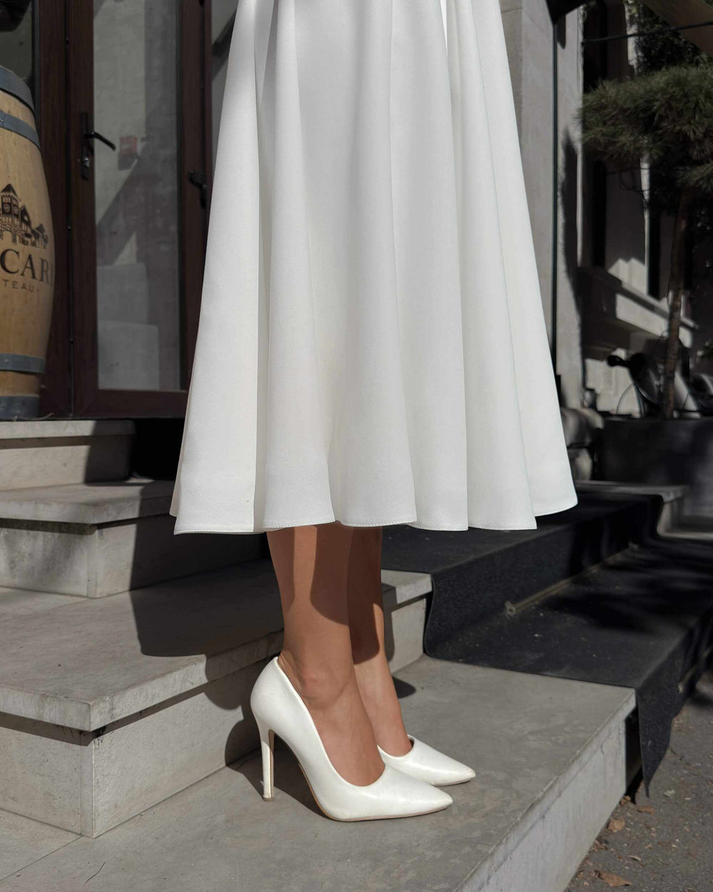 Weißes Midikleid mit langen Ärmeln aus Krepp für standesamtliche und kirchliche Trauung