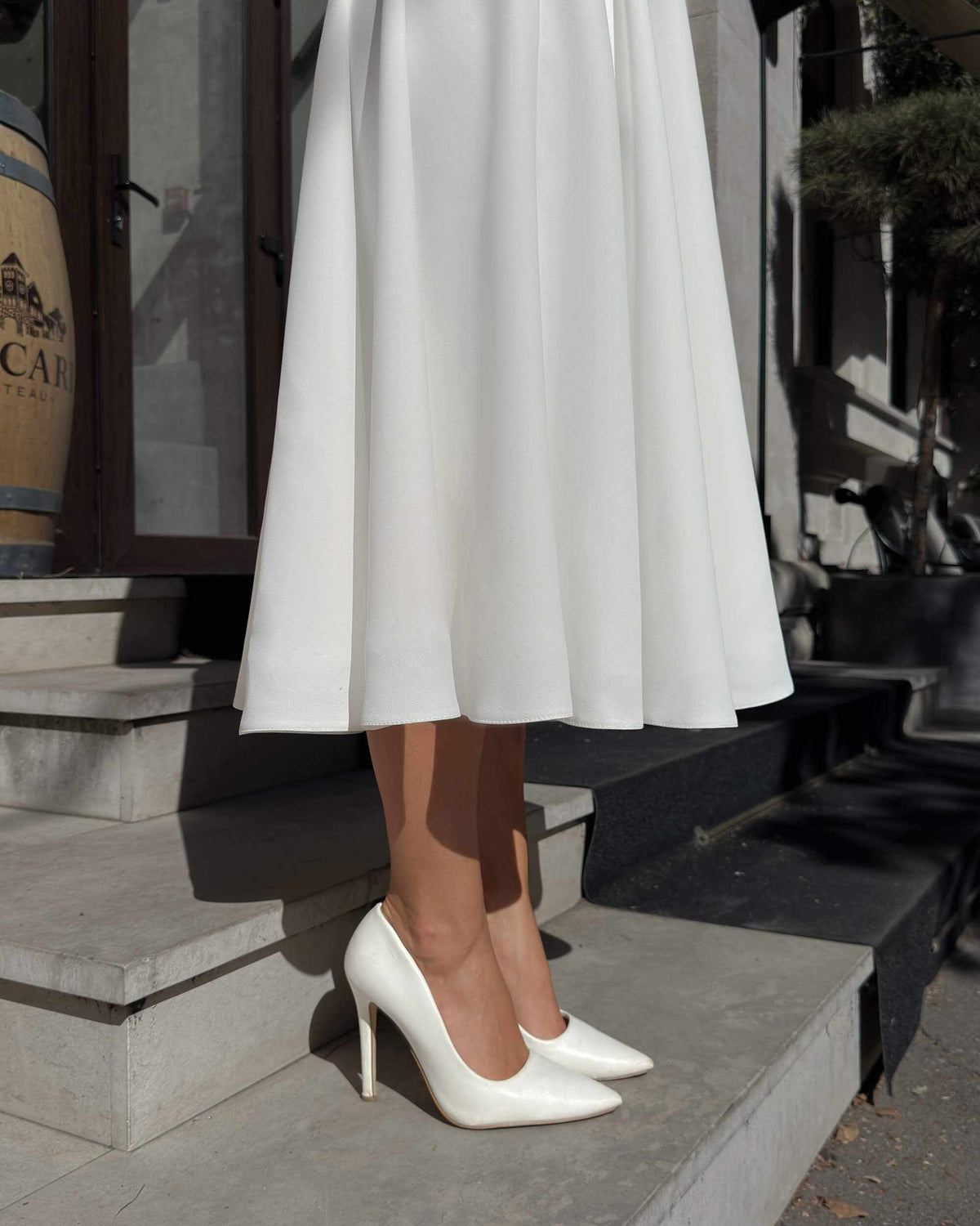 Weißes Midikleid mit langen Ärmeln aus Krepp für standesamtliche und kirchliche Trauung