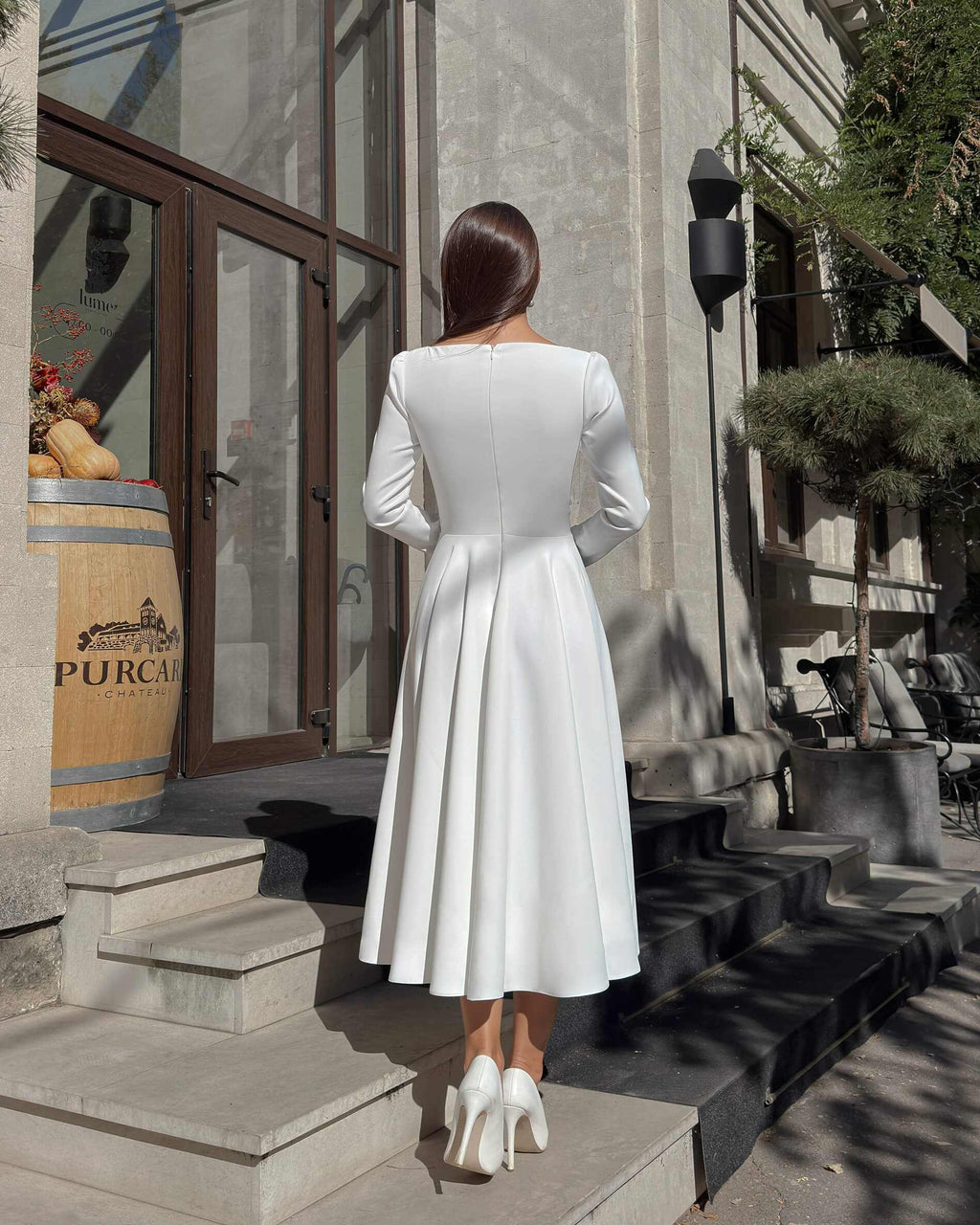 Weißes Midikleid mit langen Ärmeln aus Krepp für standesamtliche und kirchliche Trauung