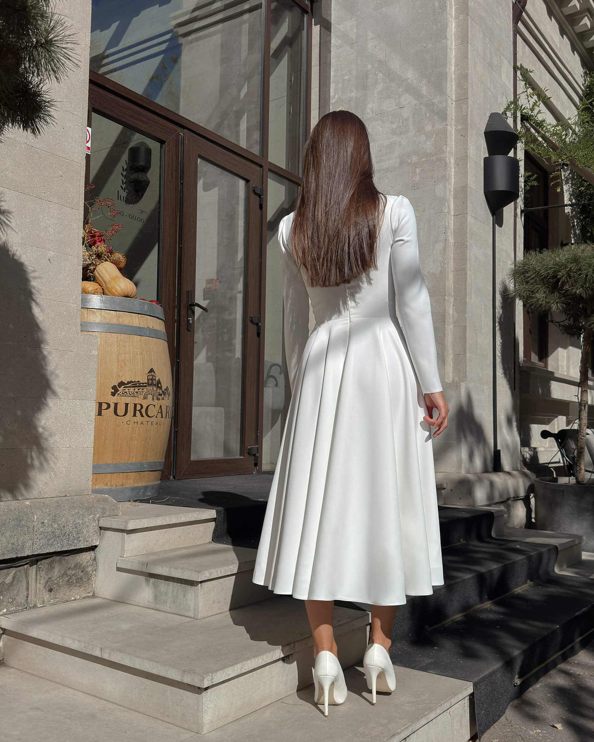 Weißes Midikleid mit langen Ärmeln aus Krepp für standesamtliche und kirchliche Trauung