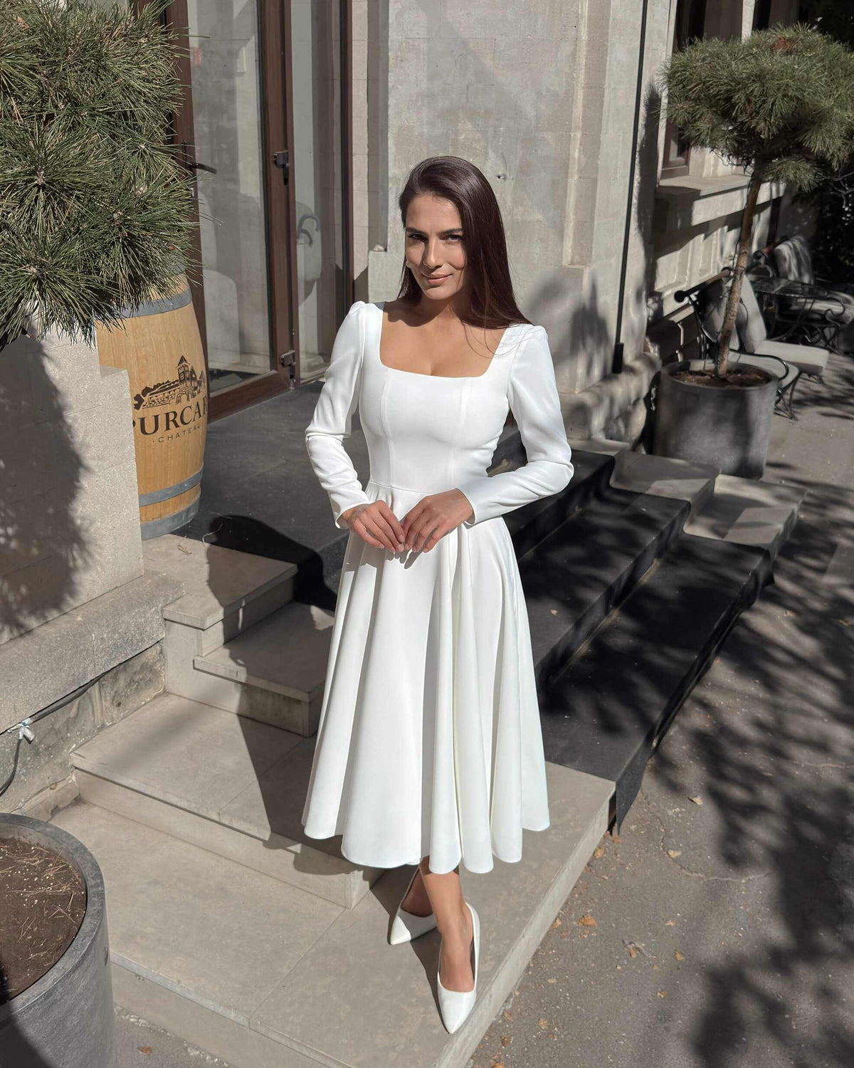 Weißes Midikleid mit langen Ärmeln aus Krepp für standesamtliche und kirchliche Trauung