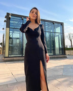 Rochie eleganta cocktail cu slit si maneci lungi.